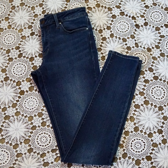 Uniqlo Skinny Fit Tapered Mid-Rise Jeans - Picture 1 of 4